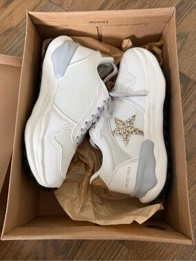 Brand new in box*Girl’s Vintage Havana White Sneakers with Gold Glitter Star